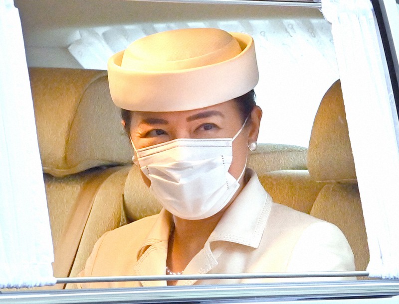 「明治天皇例祭の儀」のため皇居に入られる皇后雅子さま=皇居・半蔵門で2021年7月30日午前7時11分(代表撮影)