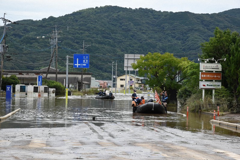 病院一時孤立 浸水で患者ら180人以上避難 佐賀・武雄 毎日新聞