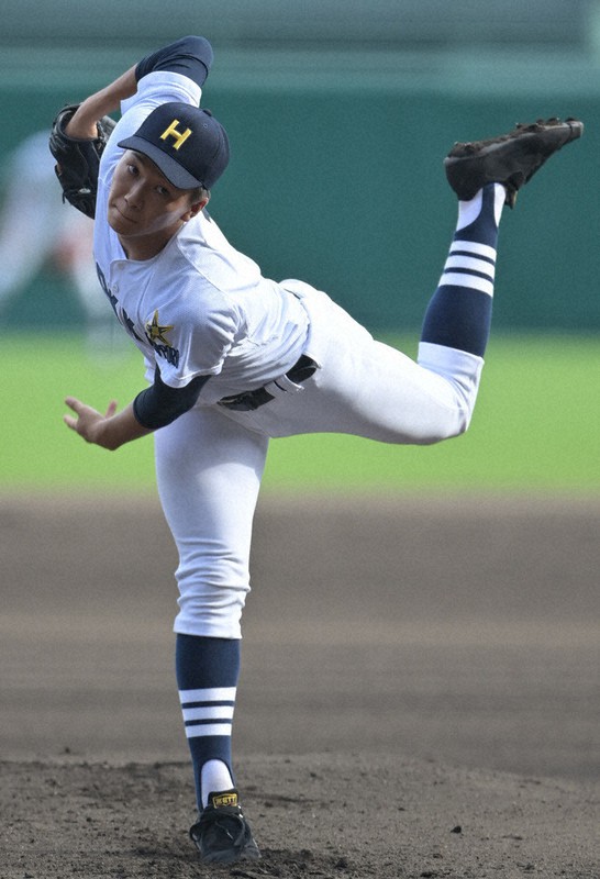 【神戸国際大付2-1北海】9回2失点だった北海の先発・木村大成=阪神甲子園球場で2021年8月15日、山崎一輝撮影