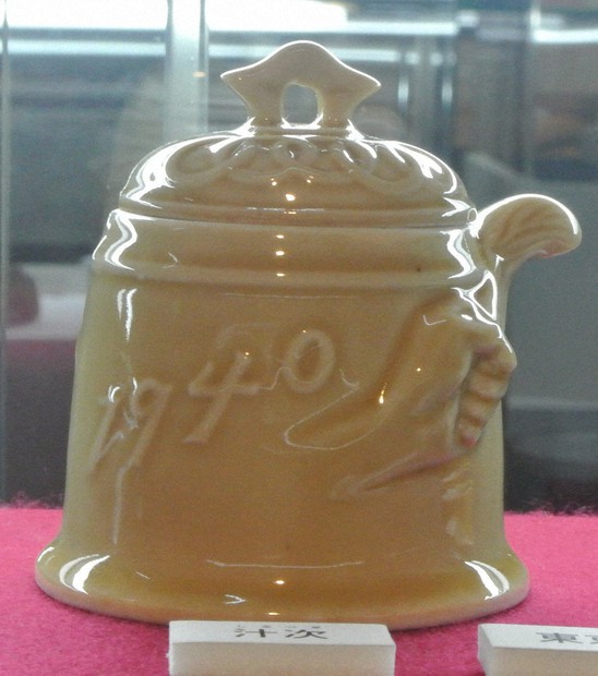 幻の1940年東京五輪グッズ 陶磁器製品など50点 富山で展示 | 毎日新聞