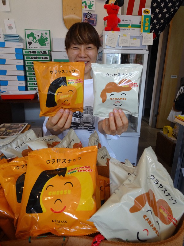 近所の子どもの顔をイメージしたデザインの「ウラヤスナック」=千葉県浦安市北栄で2021年7月23日午前10時22分、小林多美子撮影