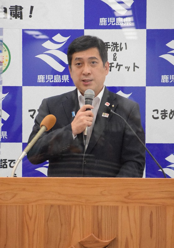 まん延防止等重点措置について記者会見する塩田知事=鹿児島市の鹿児島県庁で2021年8月18日午後4時47分、宗岡敬介撮影