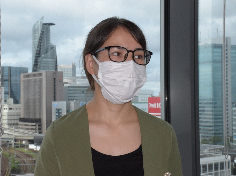 母国を案じる在日アフガン難民のロヤ・アジミさん=名古屋市中村区で2021年8月18日午後3時32分、酒井志帆撮影