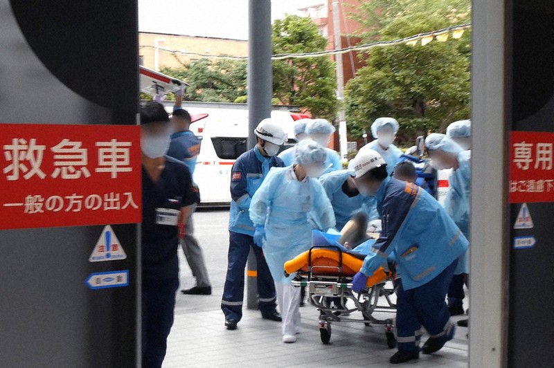 昭和大病院に救急搬送される患者=2021年7月(同病院提供、画像の一部を加工しています)