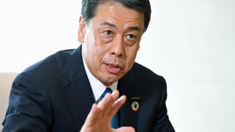毎日新聞のインタビューで電気自動車(EV)について語る日産自動車の内田誠社長=横浜市の日産自動車本社で2021年8月2日、宮本明登撮影