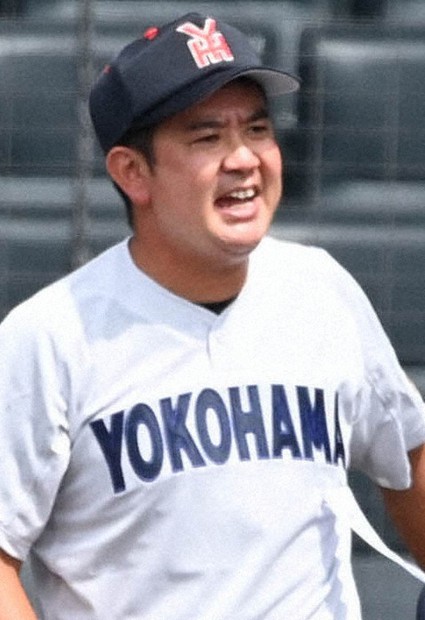 横浜・村田浩明監督=阪神甲子園球場で2021年8月11日、滝川大貴撮影