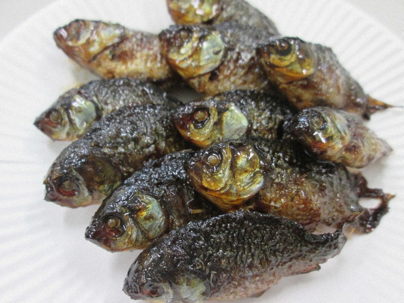 小ブナの甘露煮=長野県佐久市提供