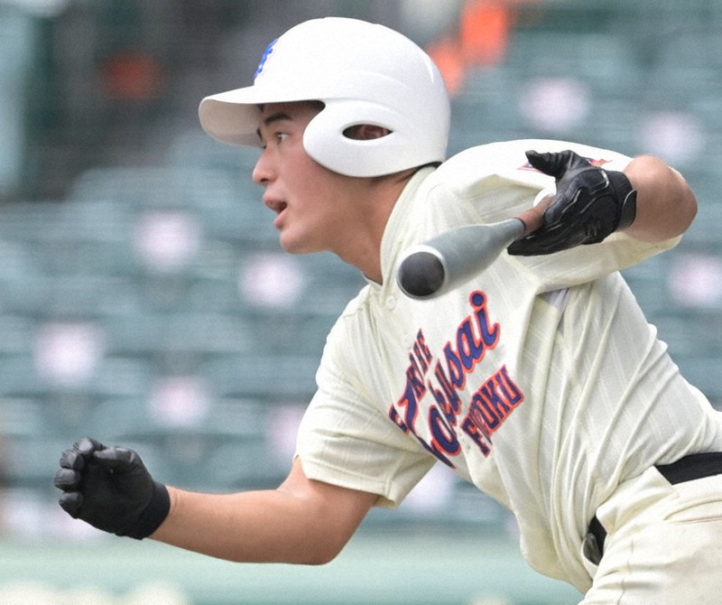 よし、きたな」代打の切り札が本領 神戸国際大付 夏の甲子園 | 毎日新聞