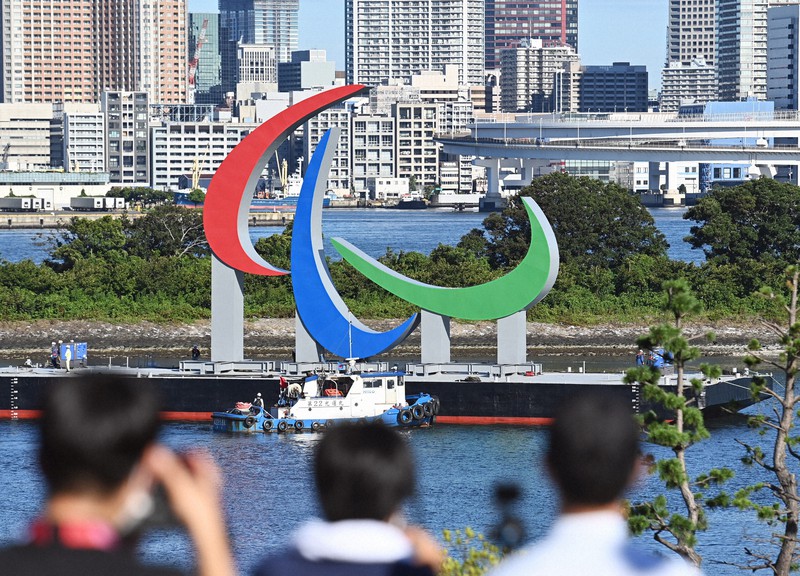 Tanda simbol paralimpiade "Tiga Agitos" tiba di laut Taman Odaiba Kaihin = 20 Agustus 2021 di Minato-ku, Tokyo (foto perwakilan)