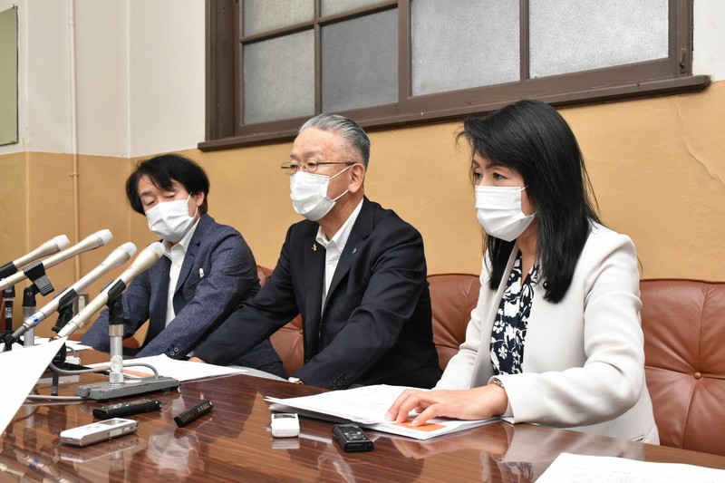 新型コロナウイルスに感染した妊婦が入院し出産できる病院を整備したと発表する県周産期コロナウイルス感染対策協議会のメンバーら=富山市新総曲輪の県庁で2021年8月24日午前11時42分、砂押健太撮影