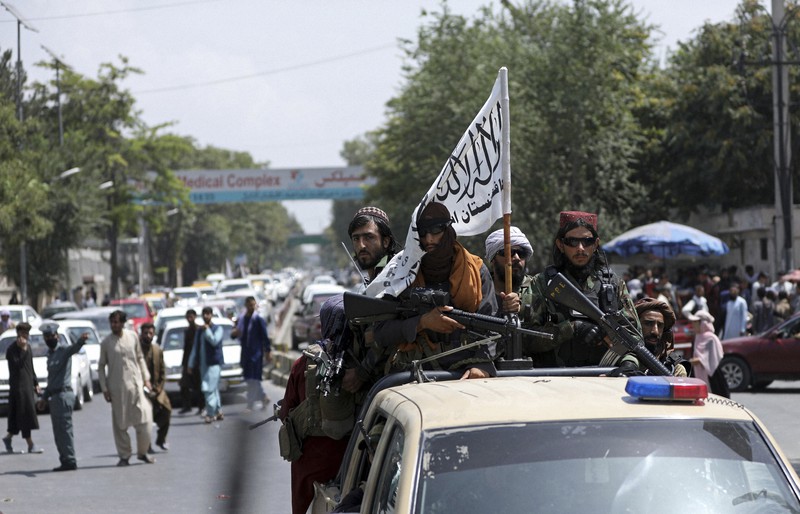 Pejuang Taliban berpatroli di Kabul, ibu kota Afghanistan = 19 Agustus 2021, AP
