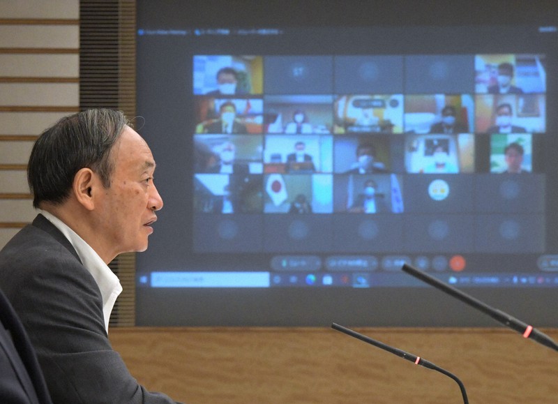 新型コロナウイルス感染症対策本部の会合で、緊急事態宣言の対象地域に8道県を追加することなどを表明する菅義偉首相=首相官邸で2021年8月25日午後6時19分、竹内幹撮影