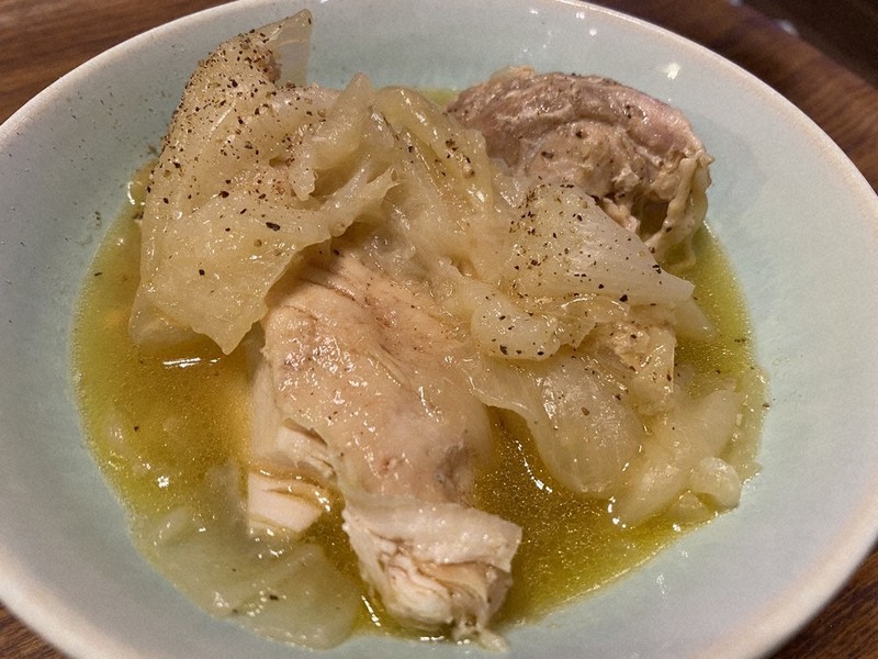 完成した「帰れ、鶏肉へ!」=小国綾子撮影