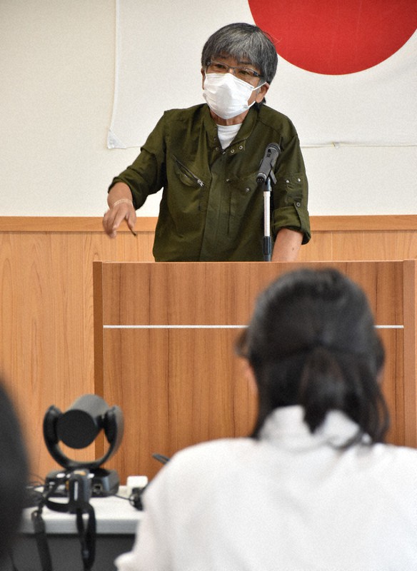 紀伊半島豪雨での体験を語る岩渕三千生さん=和歌山県新宮市の新宮署で、木村綾撮影