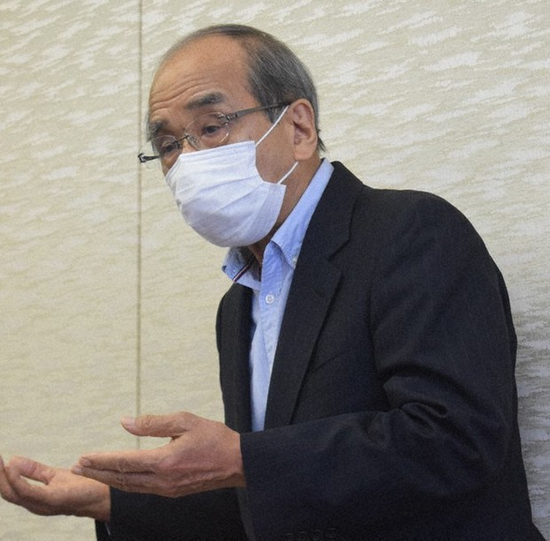 臨時記者会見に臨む広瀬知事