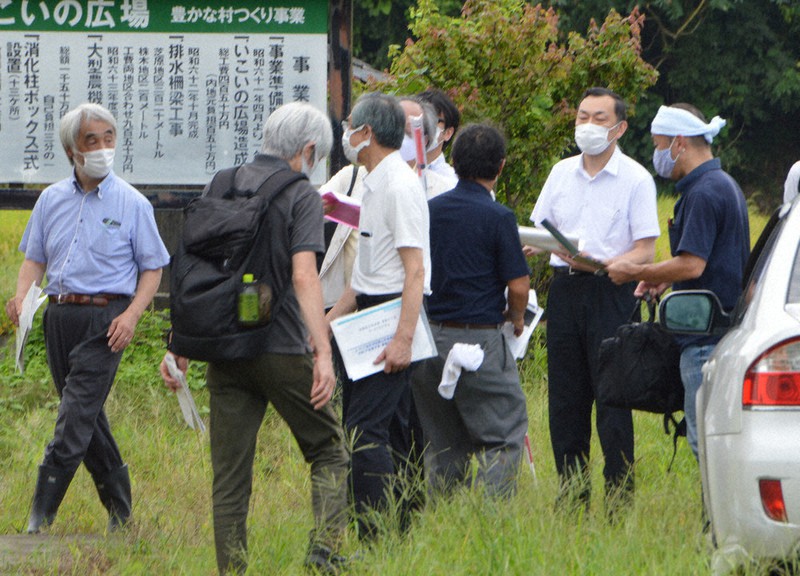 常総の越水現場視察 水害訴訟で地裁裁判官ら ／茨城 | 毎日新聞