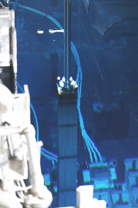 美浜原発3号機の再稼働を前に原子炉に入れられた核燃料=2021年5月20日午後3時50分(関西電力提供)