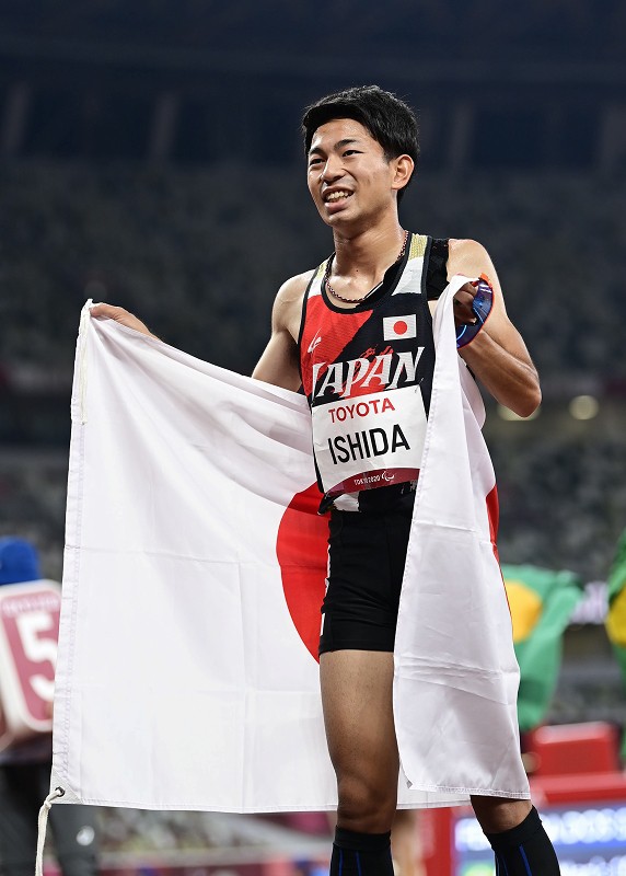 佐藤友祈が金メダル 車いす陸上400m、リオの雪辱 上与那原は銅 [写真