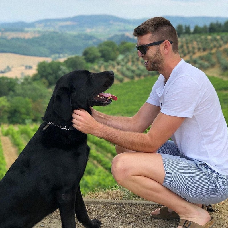 誇りに思う 忠実なナイト イスラエル クレインの盲導犬 毎日新聞