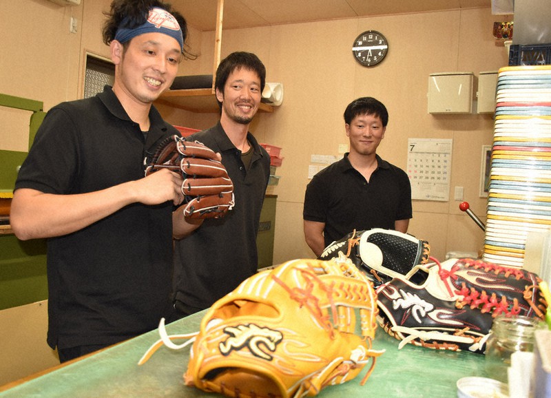 怪物が導いたグラブ職人 岐阜の元高校球児、松坂投手に手作り20個