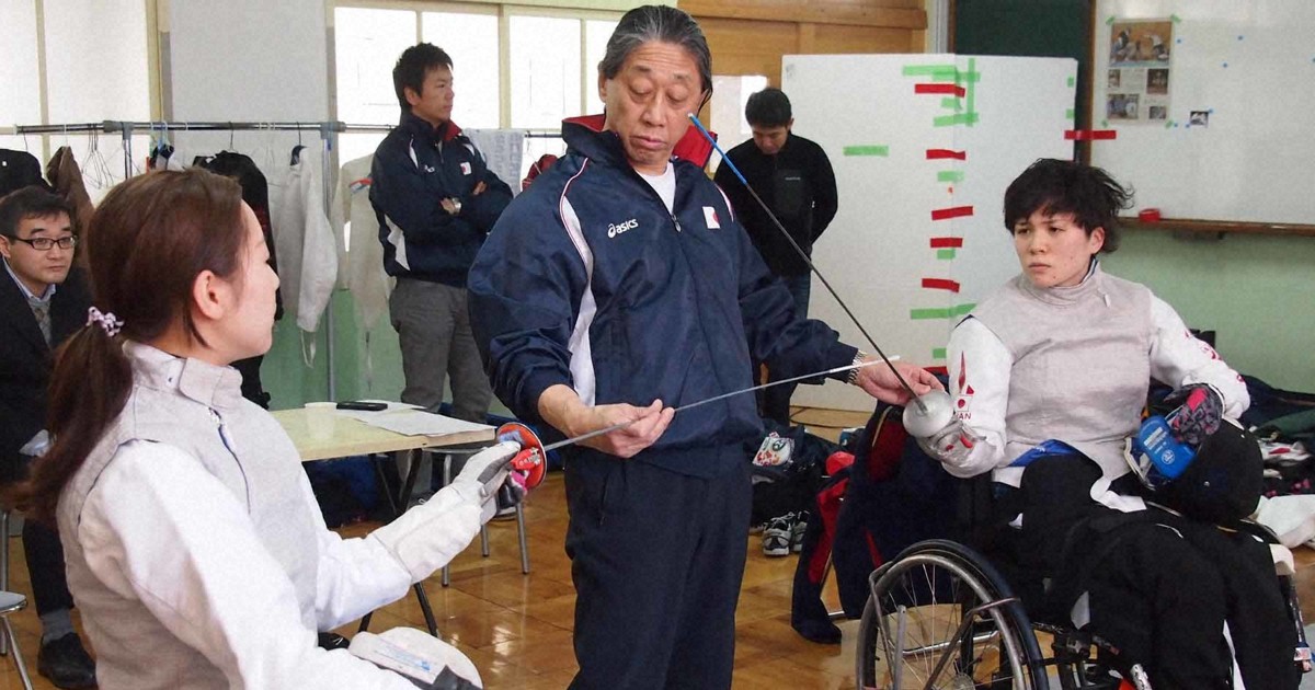 一時は国内競技者0人 車いすフェンシング 復活させた剣士の情熱 | 毎日新聞