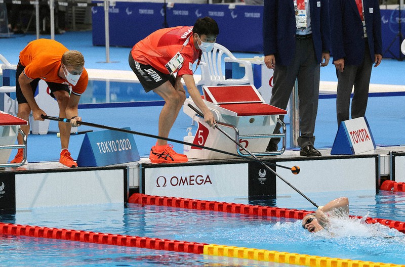 毎小ニュース：スポーツ 東京2020＋1 競泳 鈴木選手が日本勢初の金
