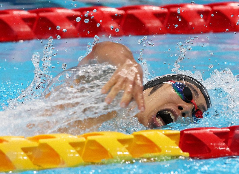 毎小ニュース：スポーツ 東京2020＋1 競泳 鈴木選手が日本勢初の金