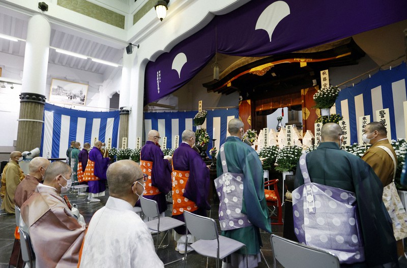 関東大震災から98年となり、東京都慰霊協会が主催した大法要＝東京都墨田区の都立横網町公園慰霊堂で2021年9月1日午前10時3分（代表撮影）