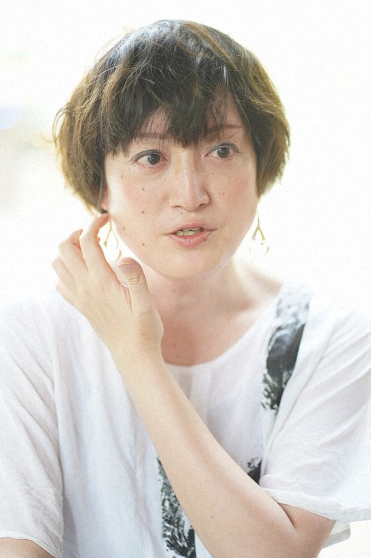 インタビューに答えるコラムニストの能町みね子さん=東京都千代田区で2021年5月25日、内藤絵美撮影