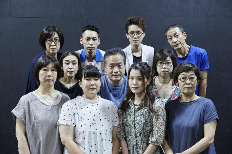 劇団太陽族「神戸世界ホテル」の出演者たち=ⒸstudioSTR