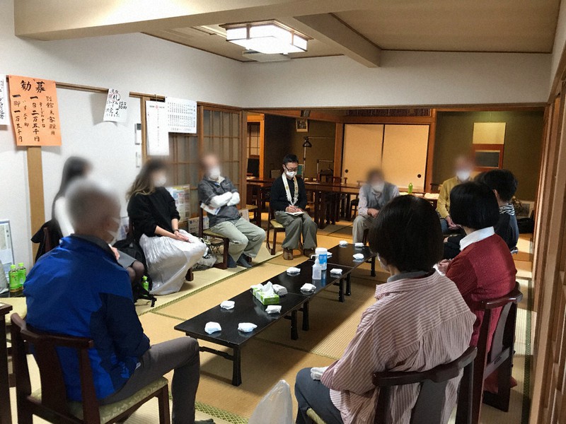「介護者の心のやすらぎカフェ」の様子=香念寺提供