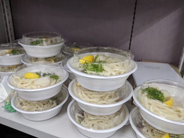 当日幹事団が乾杯したさぬきうどん