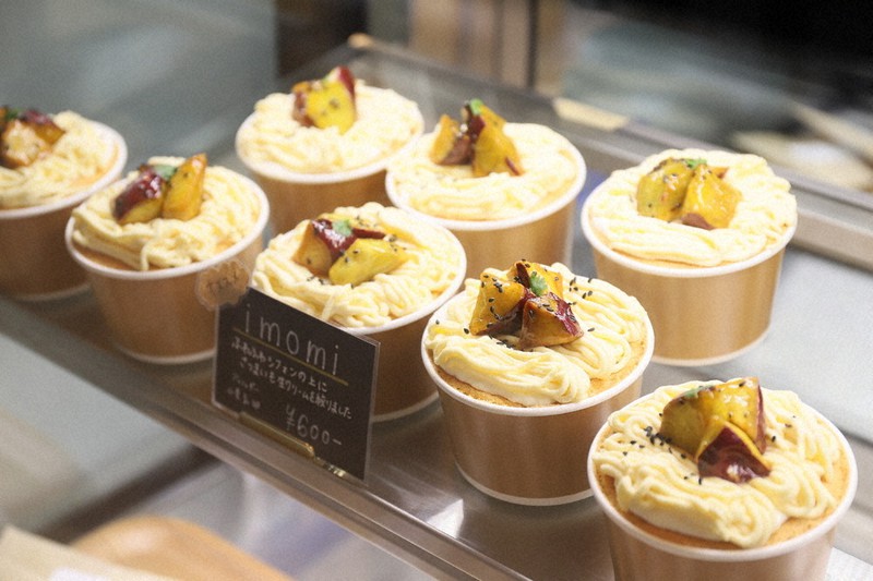 店名が商品名になっているカップケーキ「imo mi」(税込み600円)