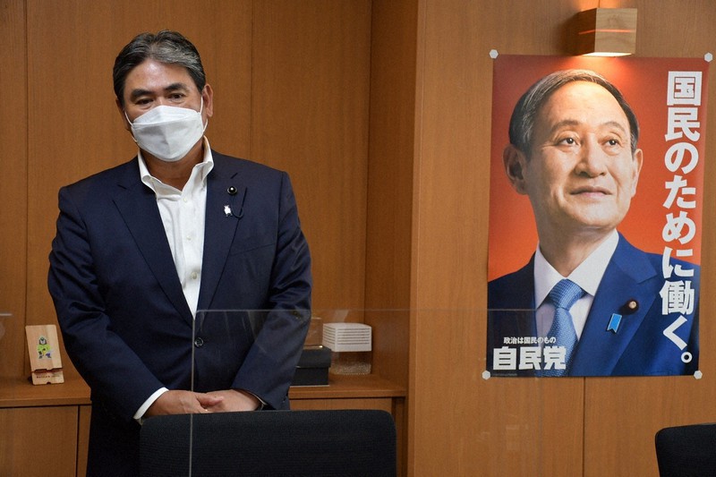 自民党熊本県連の役員会終了後に報道陣の取材に応じる前川收会長=熊本市中央区で2021年9月3日午後1時32分、城島勇人撮影