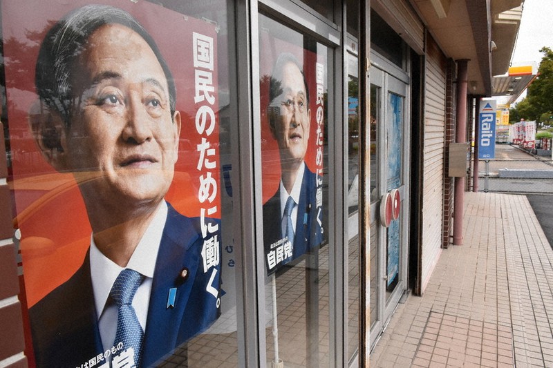 菅首相のポスターが並ぶ自民党国会議員の事務所