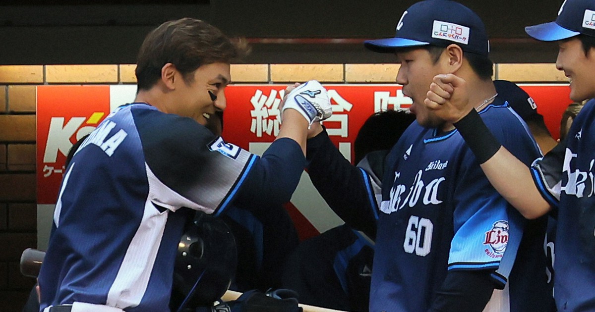 頭が上がりません」 西武・栗山2000安打にチームメートら祝福 | 毎日新聞