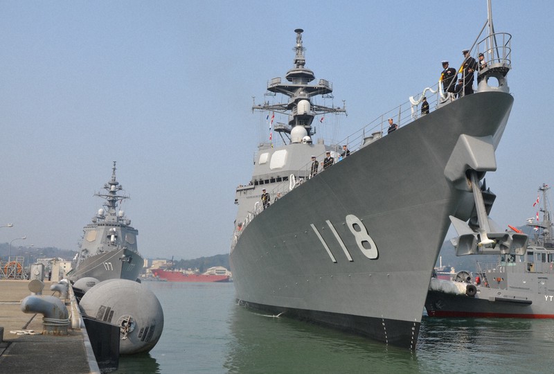 護衛艦「ふゆづき」中東に出港 海自舞鶴基地から、6次隊として活動