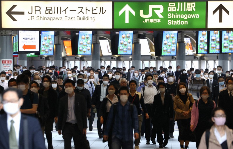 日本の賃金は安い…(緊急事態宣言が解除され通勤する人たち)=東京都港区で2020年5月26日、宮武祐希撮影