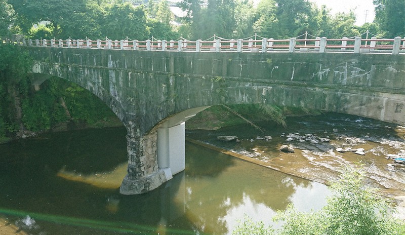 「眼鏡橋」の愛称もある御坂サイフォン橋=兵庫県三木市志染町御坂で2021年8月1日、大川泰弘撮影