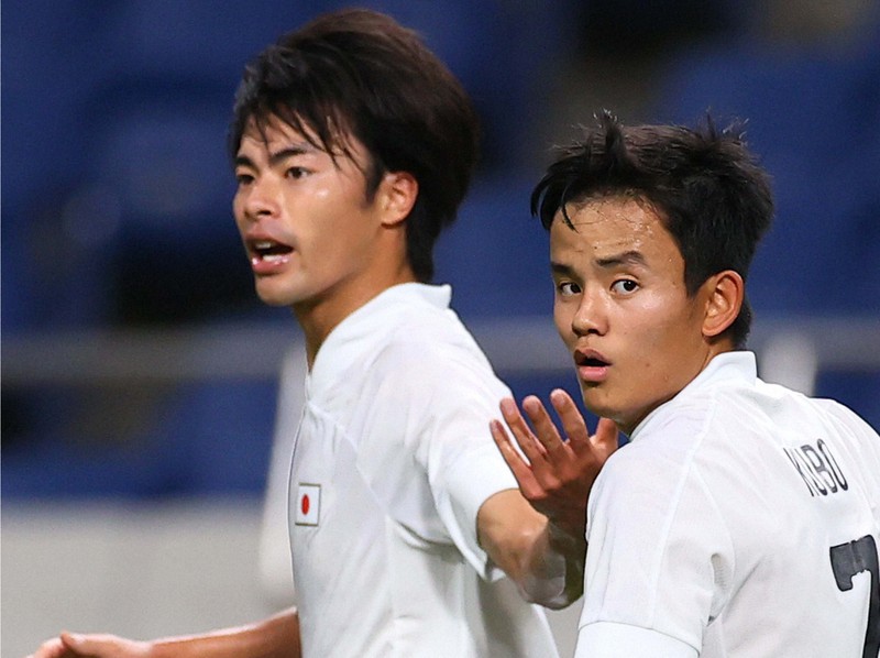 東京オリンピックの3位決定戦でメキシコからゴールを奪った三笘薫(左)と久保建英=埼玉スタジアムで2021年8月6日、宮武祐希撮影