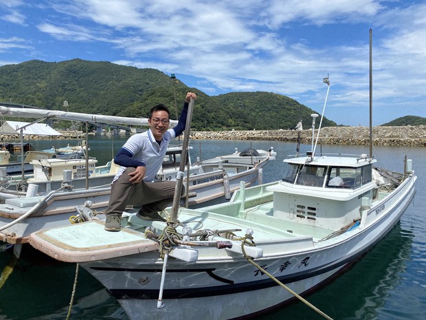 東京から山口県周防大島町に移住した栄大吾さん=西山喬さん撮影