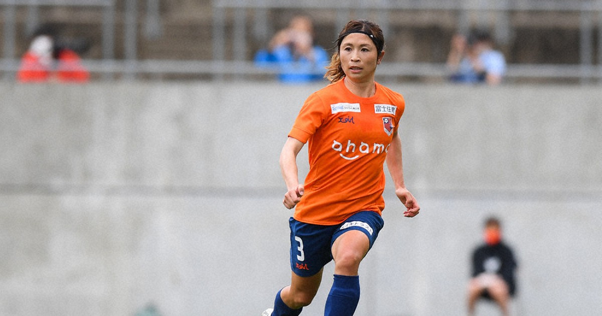 月刊サッカー：「毎日生きている」実感 鮫島彩、新天地・大宮に WE