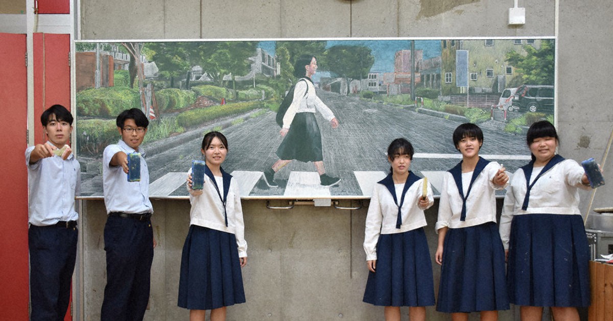 黒板アートで社会貢献 交通安全啓発動画を制作 大津高生、県警とコラボ