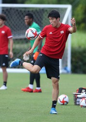 アーセナル冨安 もっと英語の勉強が必要 プレーが待ちきれない 公式インタビュー スポニチ