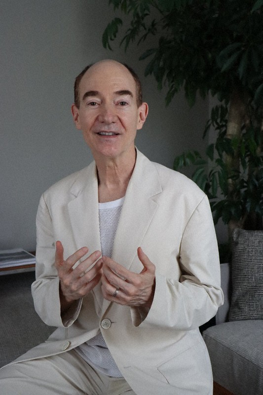 東京都内でインタビューに答えるロバート・キャンベルさん=和田浩明撮影