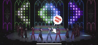 8Kで配信された宝塚歌劇団の公演の一場面。どこまでアップにできるのか試してみると…… Ⓒ宝塚歌劇団