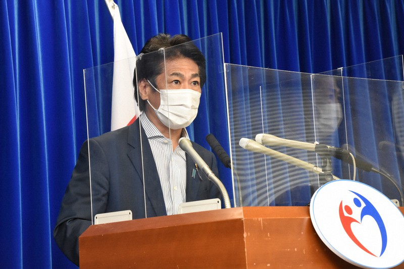 閣議後記者会見で、HPVワクチンの積極的勧奨の再開について語る田村憲久厚生労働相=東京都千代田区で2021年9月17日午前11時14分、矢澤秀範撮影