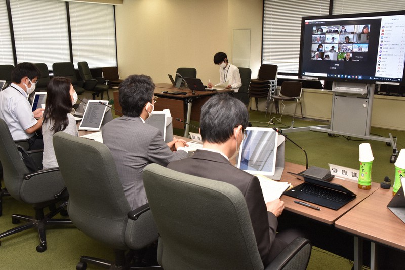 新型コロナウイルスワクチンの3回目接種や交差接種について議論する厚生労働省の予防接種・ワクチン分科会=東京都千代田区で2021年9月17日午後1時4分、矢澤秀範撮影