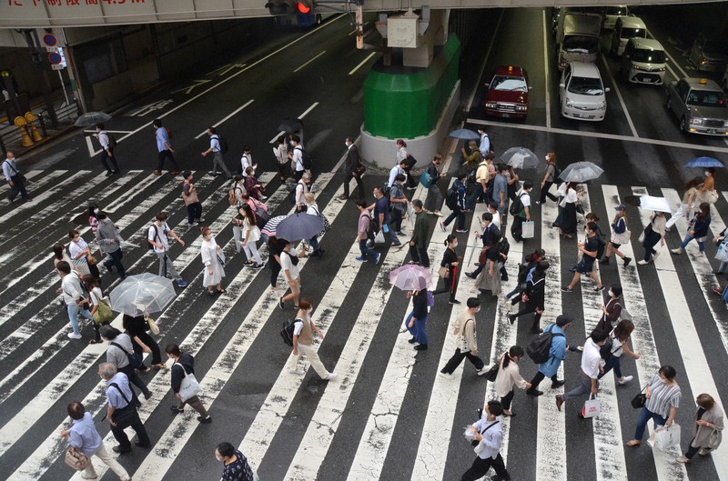 JR大阪駅周辺の人出=大阪市北区で2021年9月17日午後0時10分、松本光樹撮影