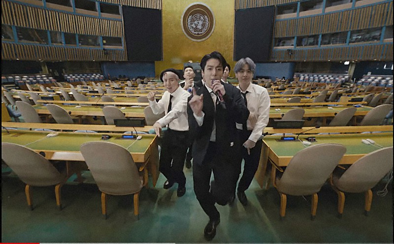 イベントでは国連本部で撮影したとみられるBTSの新曲「Permission to Dance」の映像が披露された=20日、国連テレビ・AP